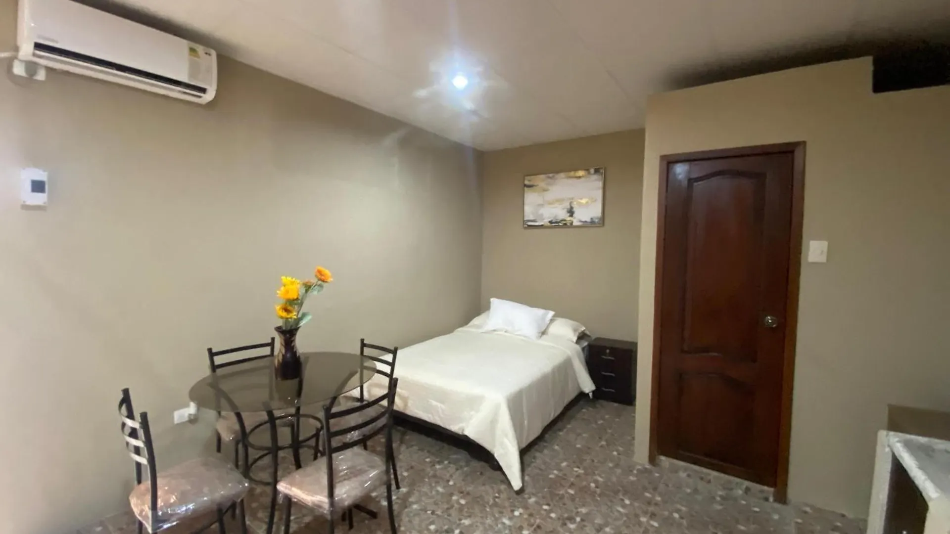 Estudio Comodo En Garzota, Cerca Del Aeropuerto Apartment Guayaquil Ecuador